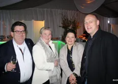 Bert Nobel en Richard van Til met hun echtgenotes