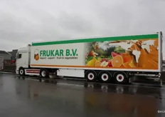 Eén van de nieuwe vrachtwagens van Frukar
