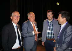 Gert Mulder, Cees den Hollander die het ook niet meer lijkt te weten, Willem Dijk junior en Erik Bongaerts van Frankort&Koning