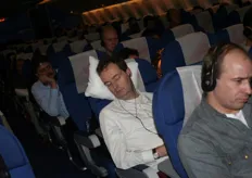 Tijdens de vlucht konden een aantal deelnemers de ogen toch niet openhouden...