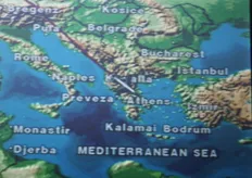 Foto gemaakt boven Griekenland, zo blijkt uit deze GPS-afbeelding. Tijdens de vlucht was er zo bij te houden waar we ons bevonden.