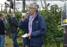 Hermen Helsen van PPO Randwijk vertelt over de aantasting van de bessen en over de bestrijding van de Suzuki fruitvlieg