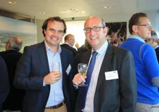Alexander Verduyn (Verduyn) en Bart Rogiers, directeur Bedrijvenkantoor Roeselare (KBC).