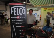 Peter Hanssens van Felco Belelux laat nog even de Felco elektrische snoeischaar zien