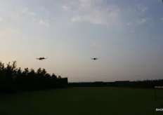 Drones bij zonsondergang