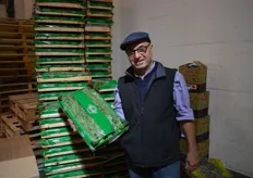 Georg Steinkeller van Herbafrucht GmbH handelt met name in kruiden. In zijn handen de rucola van het Italiaanse merk Giocola. Hij importeert zijn producten rechtstreeks.