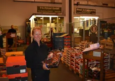 Andrea Anzenberger van Rützel GmbH heeft een groot groentenassortiment. Hier presenteert ze de Honingtomaten uit Nederland. Het tomatenassortiment is enorm breed momenteel.