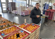 Appeltje proeven op de markt
