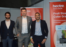Hectre, een bedrijf uit Nieuw-Zeeland, dat internationaal actief is en boomgaardsoftware levert. Zoals het meten van de maten en kleur van appelen en peren door middel van een camera. Op de foto Daniel Dausch Ibanez, Marcin Pedzisz en Carlos Germosen