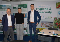 Jelle Vandenborne, Celine Deneve en Niels Claes van Roam Technology. Zij zijn gespecialiseerd in de productie en wereldwijde commercialisering van hygiëneoplossingen