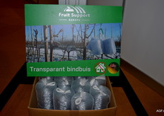 Nieuw verkrijgbaar bij Fruit Support/Fruit Security: de transparante bindbuis voor in de boomgaard. De appelbloesemkever verschuilt zich normaal gesproken in de open eindjes van zwarte bindbuis. Uit onderzoek van Wageningen University en Research blijkt dat appelbloesemkevers zich niet verschuilen in transparante bindbuis, maar juist de voorkeur geven aan zwarte bindbuis met een diameter van ongeveer 4 mm 