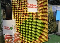 Prachtige appelwand bij Vogelaar Vredhof waar bezoekers een polaroid konden maken