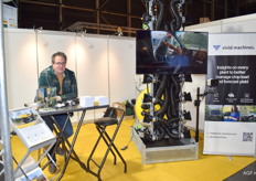Hendrik Hol van Hol Spraying Systems (H.S.S.) verkoopt nu ook Vivid machines, voor het vergemakkelijken van de bloesemdunning