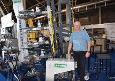 Jan Kutschruiter met de venstersnoeimachine van Grunner