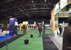 De beurs was weer ruim opgezet en decoratief met fruitboompjes