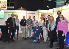 Aryan van Toorn en Lisanne van Haarlem van de CAF samen met Brent de Boey van Agromanager op bezoek bij het team van PC Fruit. Dany Bylemans, Serge Remy, Lawrence Pelgrims, Kris Ruysen, Alexander Kerbusch, Victoria Nelissen, Inès Demarteau, Ruben Claes, Michelle Holtappels