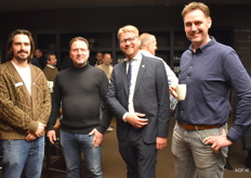 Thijs Jansen van GroentenFruit Huis, André Franje van Franje Onions, Gijsbrecht Gunter, voorzitter Uiencomité GroentenFruit Huis, Rudie Ensing van Waterman Onions.