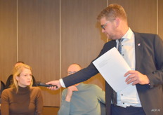 Lynette Verweel van Wiskerke  Onions.