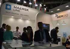 De Deense Reefer Maersk Line. Rechts, Juan Bautista verantwoordelijk voor de AGF sector bij Maersk. Naast hem Olga Borovka van Maersk Rusland.