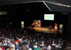 Op het podium een aantal belangrijke namen die deze dag mogelijk hebben gemaakt, waaronder Sijltrade, Agrifirm en De Groot en Slot.
