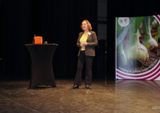 Mieke Parmet van Instituut voor Agrarisch Recht. Zij vertelt over de AVZ en contracten en uienteelt.