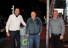 Johnny van Delta Gigant samen met uienhandelaren Zanddijk. 
