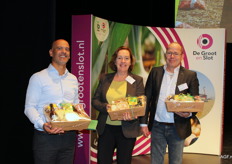 Als dank voor hun presentatie kregen de sprekers een bedankje: Marco Groenewold, Mieke Parmet en Mark Ermers.