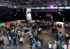 Allemaal in de rij voor een lekkere maaltijd.