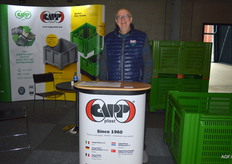 Je kon niet om de groene kratten heen bij de ingang... Gerald Langerak van Capp-Plast