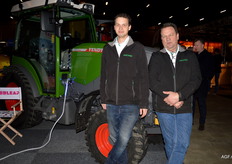 Richard Rietveld en Izak op t’ Hof van Agromec hadden de Primeur: de eerste elektrische Fendt 107E!