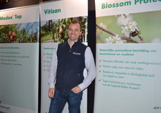 Simon Fleischli van Andermatt met achter zich een aantal producten uit het assortiment van Andermatt