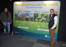 Corjan Engelbaart van Fruitbedrijf Van Kessel uit Velddriel en Gerard Kievit van Certis. Hij promoot de geïntegreerde aanpak van start tot finish van de perenbladvlo bestrijding. Met oa de nieuwe Neudosan. 