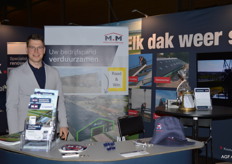 Dirk-Jan van Nifterik van Middendorp Montage. Zij zijn specialist in het renoveren van oa dak en gevel, asbest verwijderen. 