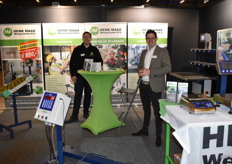 Voor het eerst in Goes: Henk Maas en Marien van Rijswijk met de weegschalen voor heel veel sectoren