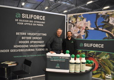Ook nieuw op de beurs: Agro Solutions met Norbert Huveneers en Jeroen Boss.Biostimulanten en speciale meststoffen is helemaal hun ding en zijn op zoek naar meer klanten in de fruitteelt