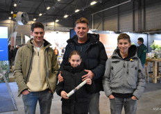 Martijn vogelaar van Fruvo met zijn trots: Thijs, Eva en Nick