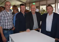 Links Pieter Zandee van Sinke Groep (grondverzet en sloopwerk), Jaap Meeuwsen, Sjaak Houtman en Huib Meeuwsen van Meeuwsen Constructie.