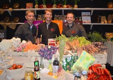Rungis uit Barendrecht toonde een breed assortiment aan bijzondere producten. Links Gerard den Hoedt, Frank van Vuure en Remy Rombouts.