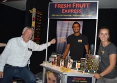 Fresh Fruit Express levert Smoothies en diepgevroren fruit. Links Uko Vegter, Stefan Samba en Jacobine Koot.