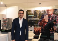 Niels Bessemans van Optiflux. Er was veel interesse voor de verschillende toepassingen van hun meet- en controlesysteem OptiSense