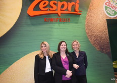 De vrouwen van Zespri, met in het centrum Nele Moorthamers