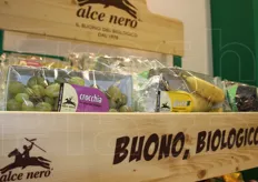"L'uva "Crocchia" e la banana equosolidale "Giusta": anche il biologico Alce Nero in bella mostra presso lo stand Apo Conerpo."