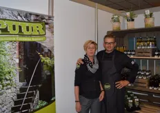 Puur by Marc is een bedrijf dat biologische kruiden en bio delicatessen op basis van kruiden levert. Monique Radder en Marc Creusen.