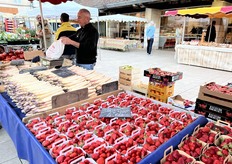 Aardbeien en asperges zijn volop in het seizoen