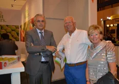 Leonard Kampschöer van FruitMasters met Willem en Ria Dijk