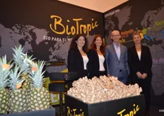 Biotropic, importeur van biologische producten van A tot Z. Links, Peuelope Dynesen, Susana Gevvero, Ronals Vianen en Cecile de Vincke.