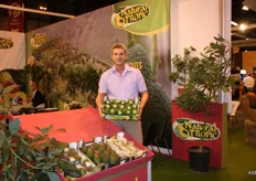 Kenneth Meyer van Natural Tropic. Het bedrijf heeft avocado's als hoofdproduct, maar levert ook mango's, cherimoya's, nispero's en kumquats