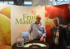 Namens Fruitmasters geven Gerard Verkerk en Harrie Jonker acte de presence.