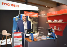 Simon Fairbant van Fischbein Saxon Ltd leverancier van zakkennaaimachines.