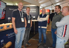Jeroen Bokdam, Edwin Geling van Solynta in gesprek met Adrie Kleinjan en broer Wim.
